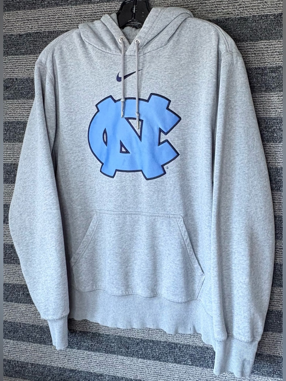 Circa 2010 Nike Center Swoosh North Carolina Tag Heels Grey Hoodie Sweatshirt L